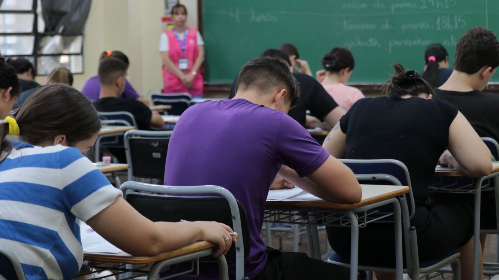 Vestibular Unioeste reúne milhares de  candidatos em todo o Paraná