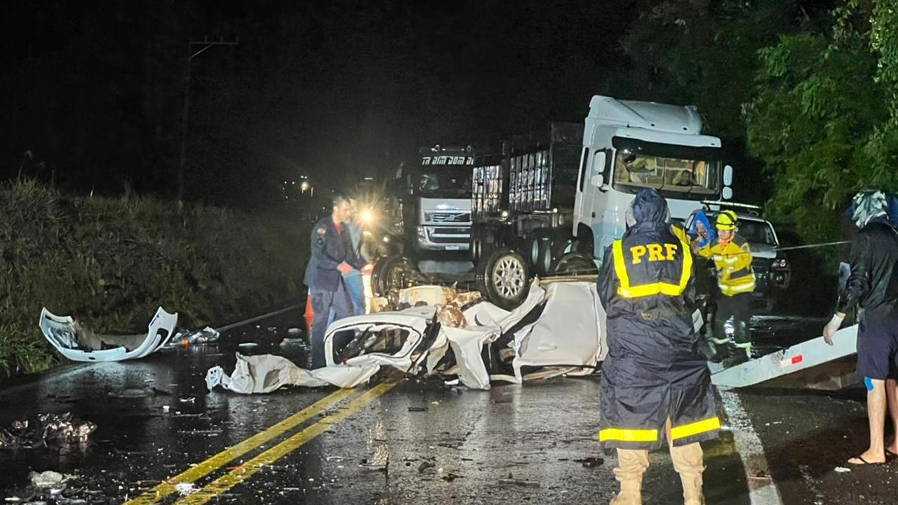 Duas pessoas morrem e uma fica ferida em grave acidente na BR-163, em Bom Jesus do Sul