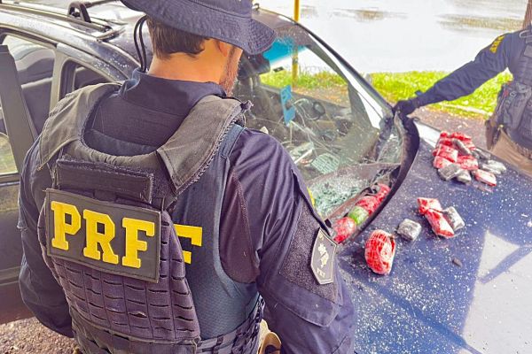 PRF apreende haxixe oculto em compartimento no painel corta-fogo de veículo na BR-277, em Irati