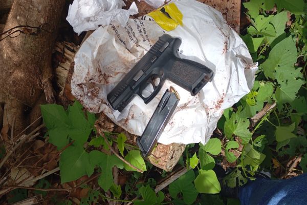 Imagem referente a notícia: DH de Cascavel apreende arma e prende suspeito de homicídio na região central