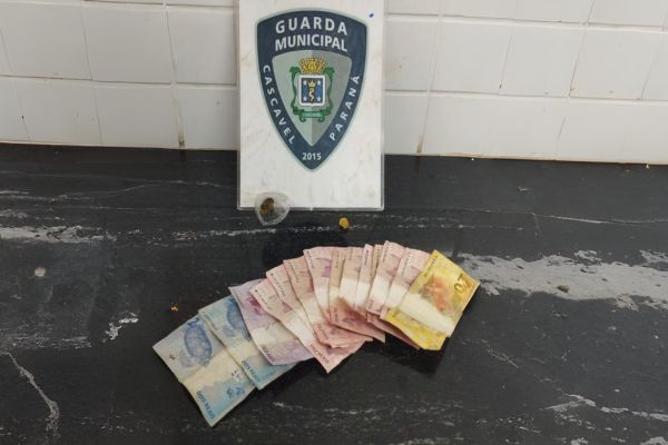 Mulher é detida com drogas e dinheiro trocado próximo ao Terminal Oeste, em Cascavel