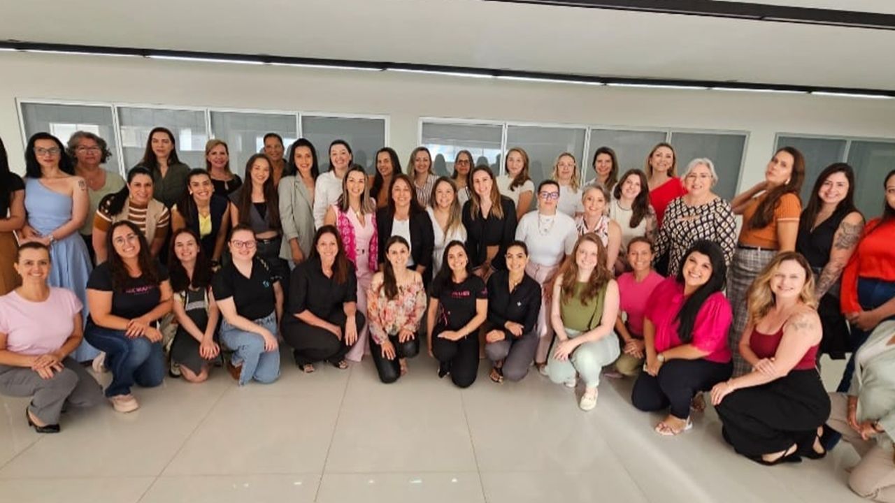 Jucielle encerra gestão e Stella Marys assume coordenação do Acic Mulher