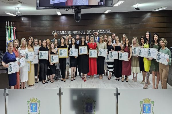 Poder Legislativo entrega Votos de Louvor a mulheres advogadas de Cascavel