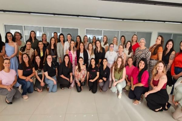 Jucielle encerra gestão e Stella Marys assume coordenação do Acic Mulher