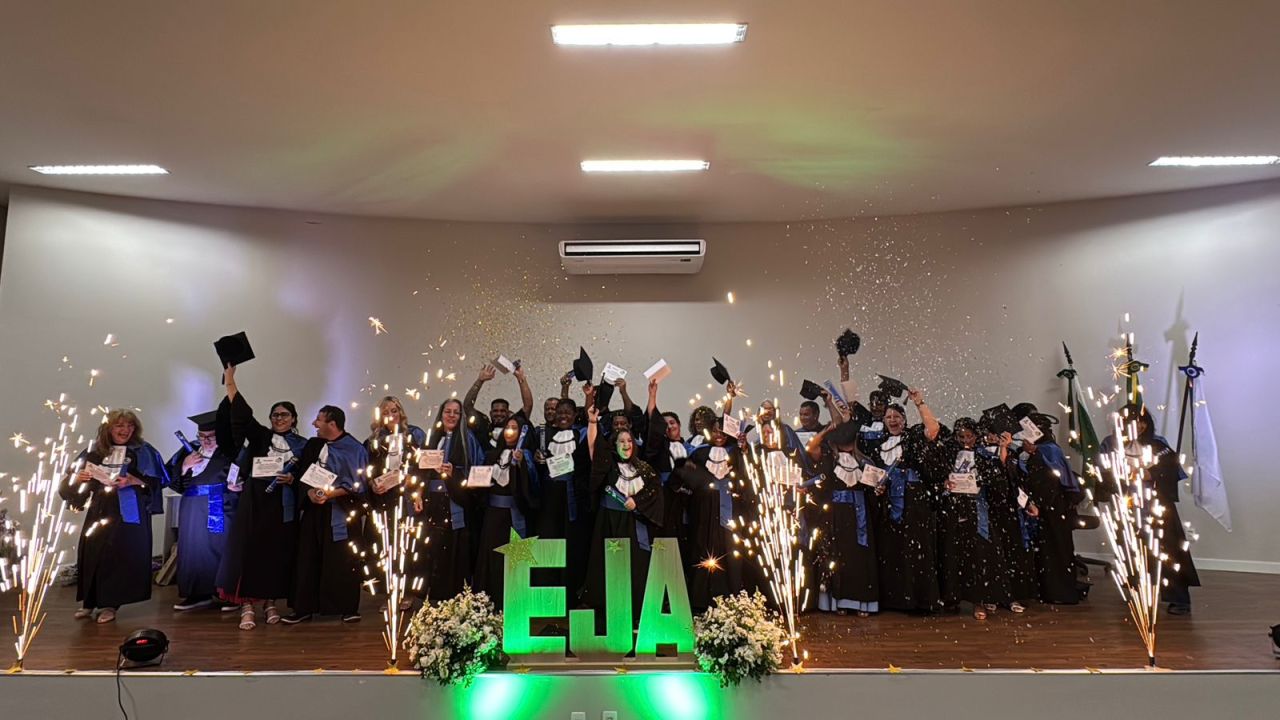 EJA | Formatura da Educação de Jovens e Adultos celebra retomada dos estudos e histórias de superação em Cascavel