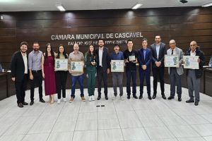 Imagem referente a notícia: Câmara de Cascavel homenageia pessoas e entidades com atuação na cultura e no esporte