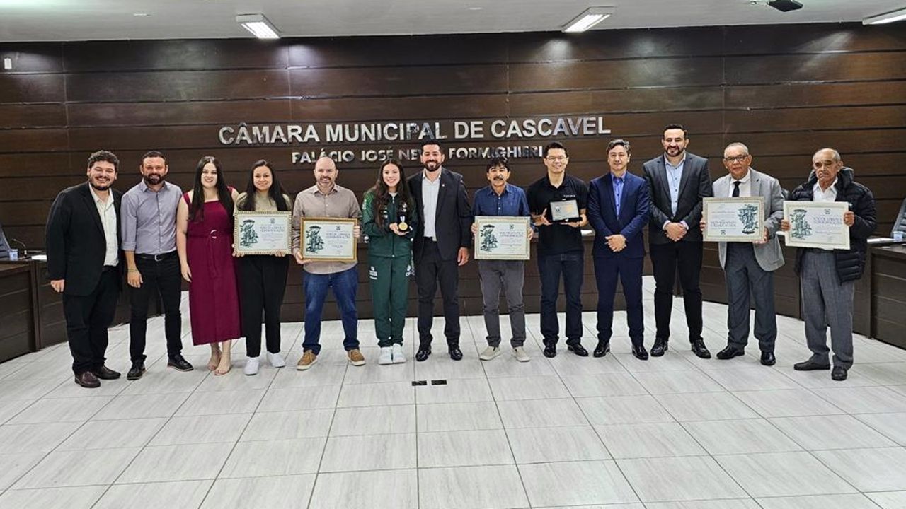 Câmara de Cascavel homenageia pessoas e entidades com atuação na cultura e no esporte