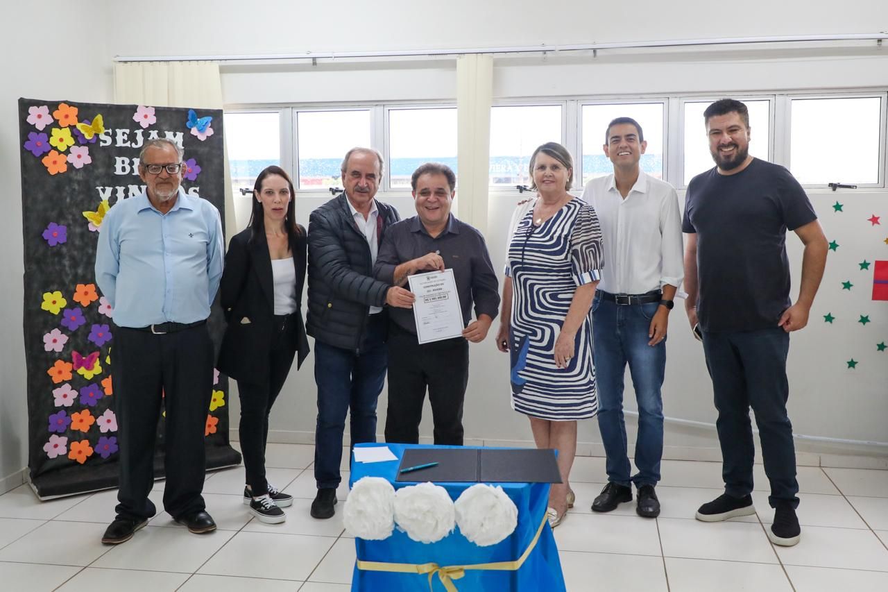 Prefeitura de Cascavel autoriza licitação para construção do CCI Riviera e recebe veículo para o Cras