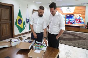 Imagem referente a notícia: Pela primeira vez, alunos das Apaes do Paraná vão receber kits escolares do Estado