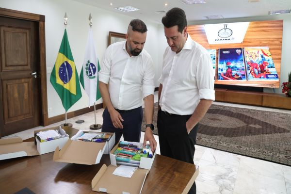 Imagem referente a notícia: Pela primeira vez, alunos das Apaes do Paraná vão receber kits escolares do Estado