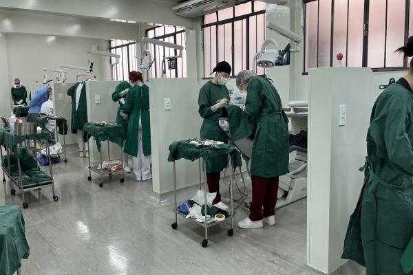 Imagem referente a notícia: Mais de 19 mil atendimentos são registrados nas Clínicas de Odontologia da Unipar Cascavel