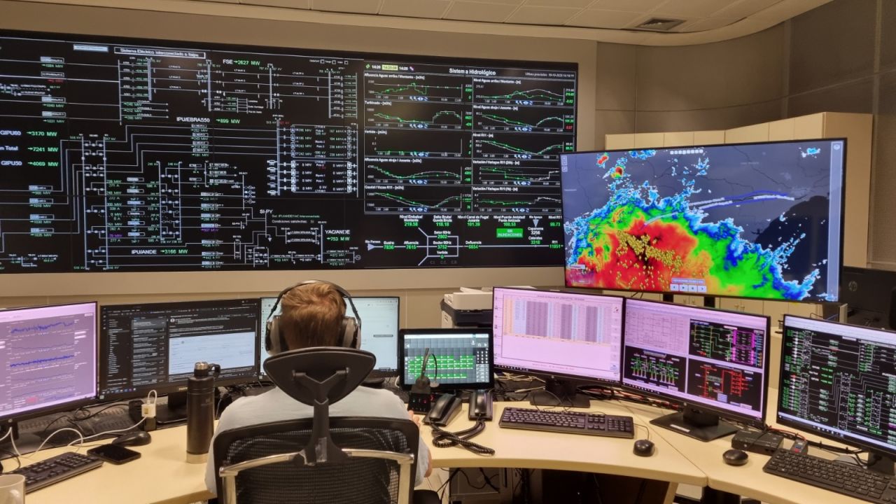 Itaipu amplia segurança operacional com nova ferramenta de meteorologia na sala de Despacho de Carga