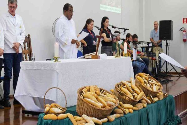 Imagem referente a notícia: Missas marcam 13 anos de Moinho e 55 anos de fundação da Coopavel