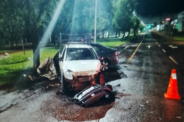 Colisão entre dois veículos deixa cinco pessoas feridas no Bairro Pioneiros Catarinenses