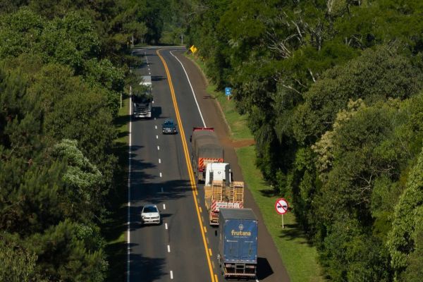 Imagem referente a notícia: EPR lança Operação Verão com reforço no atendimento operacional nas rodovias sob concessão no Paraná