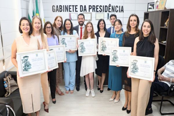Câmara de Cascavel presta homenagem a procuradoras do município em alusão ao Dia da Mulher Advogada