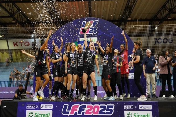Leoas da Serra conquistam título inédito da Liga Feminina de Futsal Sicredi