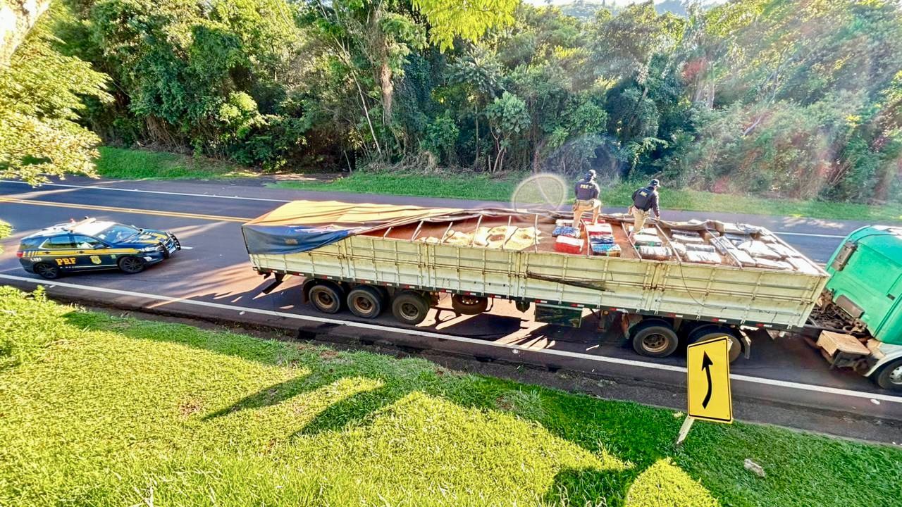 PRF apreende mais de 1,1 tonelada de maconha na BR-277, em Laranjeiras do Sul