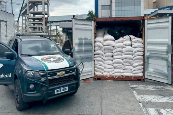 Receita Federal retém 104 kg de cocaína em terminal privado em Paranaguá