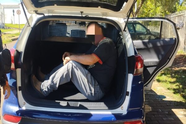 Mandado por estupro leva à prisão durante apuração de furto de veículo em Cascavel