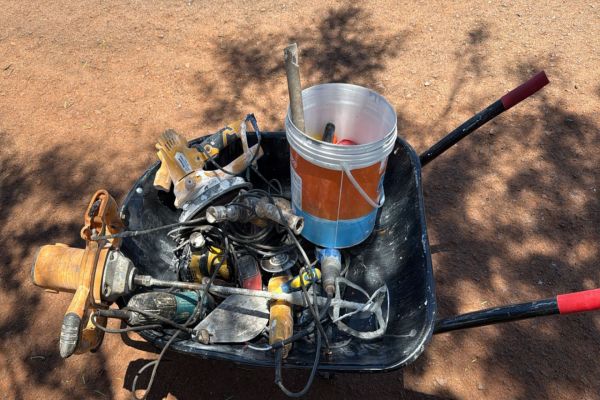 Imagem referente a notícia: Guarda Municipal recupera ferramentas furtadas e apreende drogas em Cascavel