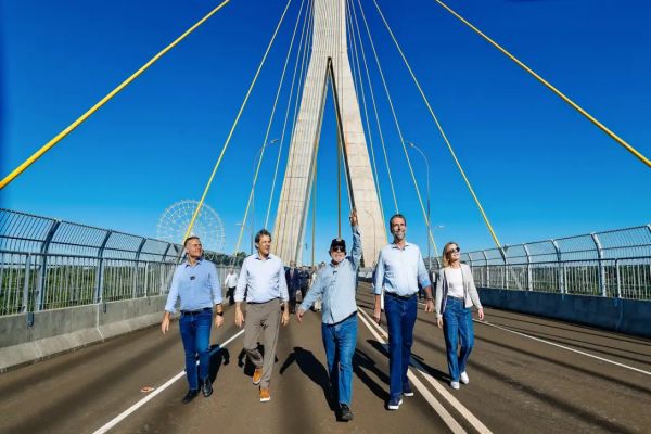 Imagem referente a notícia: Lula inaugura ponte em Foz do Iguaçu e critica quem constrói “muros”