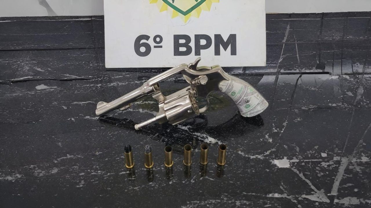 ROCAM apreende revólver e prende homem por porte ilegal de arma no bairro Interlagos