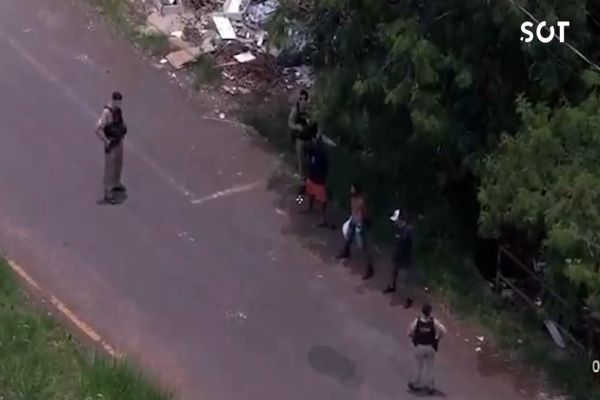 Imagem referente a notícia: Suspeito é preso após tentativa de roubo em Cascavel com apoio aéreo da PM