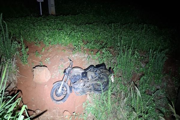 Imagem referente a notícia: Motociclista morre após saída de pista na PR-488, em Diamante do Oeste