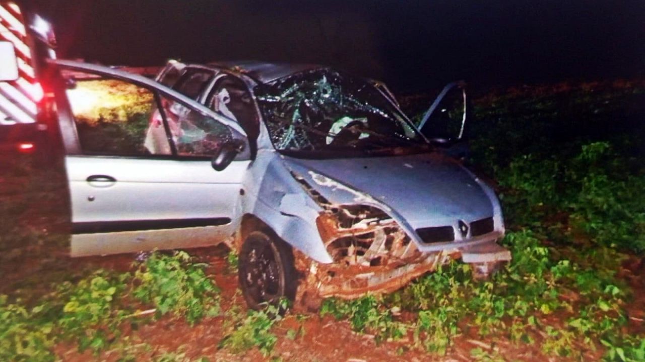 Veículo sai da pista na PR-239 e cinco pessoas ficam feridas em Assis Chateaubriand
