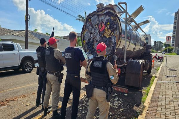Ação integrada apreende caminhão com quase seis toneladas de maconha na PR-493