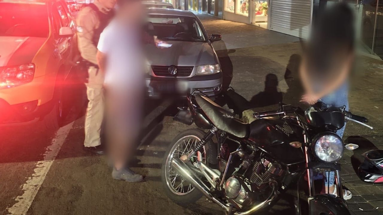 PM recupera motocicleta furtada e apreende menor durante patrulhamento em Cascavel