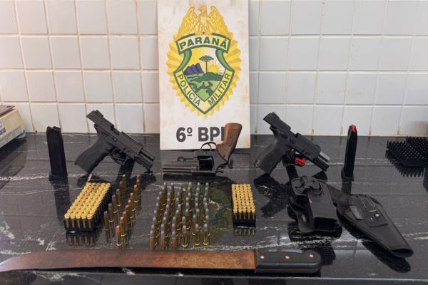 Imagem referente a notícia: Homem é detido após invadir residências e manter armas irregulares no bairro Brasília