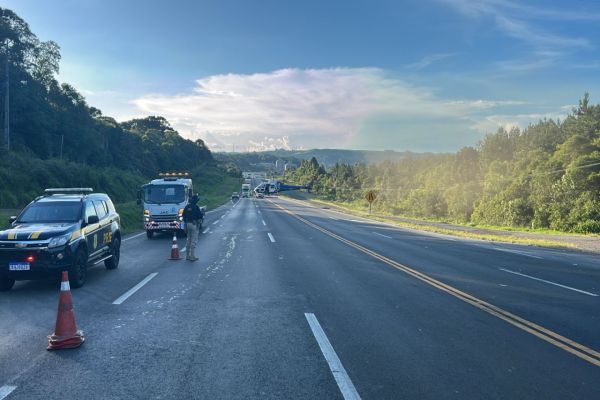 Idosa morre e homem fica gravemente ferido em acidente na BR-277, em Irati