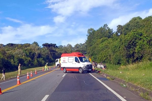 Colisão frontal deixa quatro feridos graves na BR-277 em Palmeira