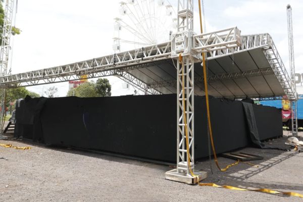 Imagem referente a notícia: Cascavel confirma "show gratuito" de R$ 600 mil com Thaeme e Thiago na virada do ano