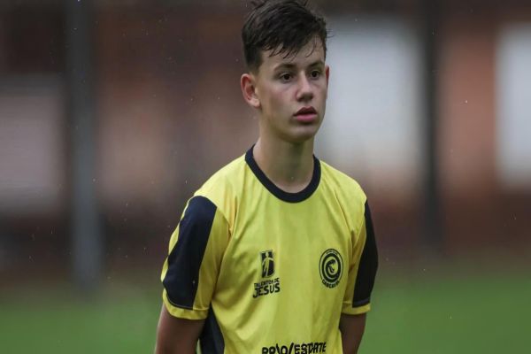 Menino de Cascavel é negociado com grupo internacional