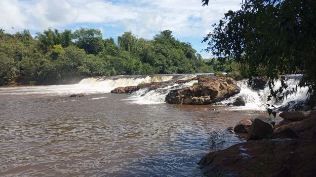 Imagem referente a notícia: Bombeiros localizam corpo de menino de 11 anos em cachoeira de Boa Vista da Aparecida