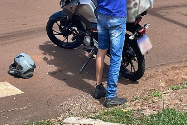 Imagem referente a notícia: Motociclista fica ferido após colisão no bairro Floresta, em Cascavel