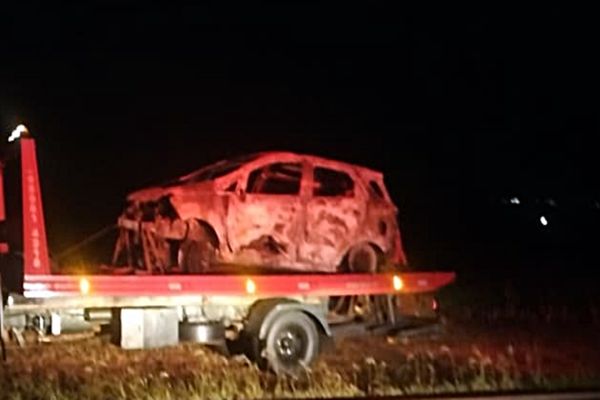 Imagem referente a notícia: Incêndio destrói veículo na PR-364 em Palotina