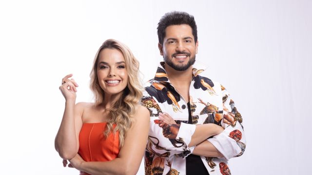 Dupla Thaeme e Thiago anima Show da Virada em frente à Prefeitura de Cascavel