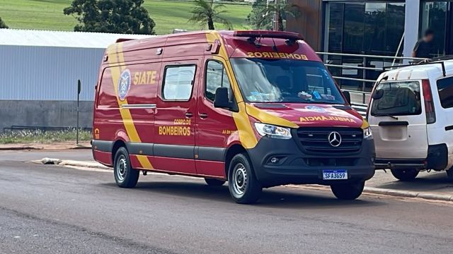 Imagem referente a notícia: Homem fica ferido após cair de escada durante reforma no Loteamento Belmonte, em Cascavel