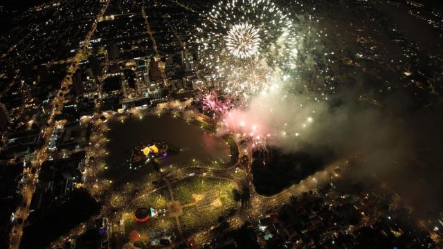 Imagem referente a notícia: Toledo entra em 2026 com tradicional show pirotécnico no Diva Paim Barth