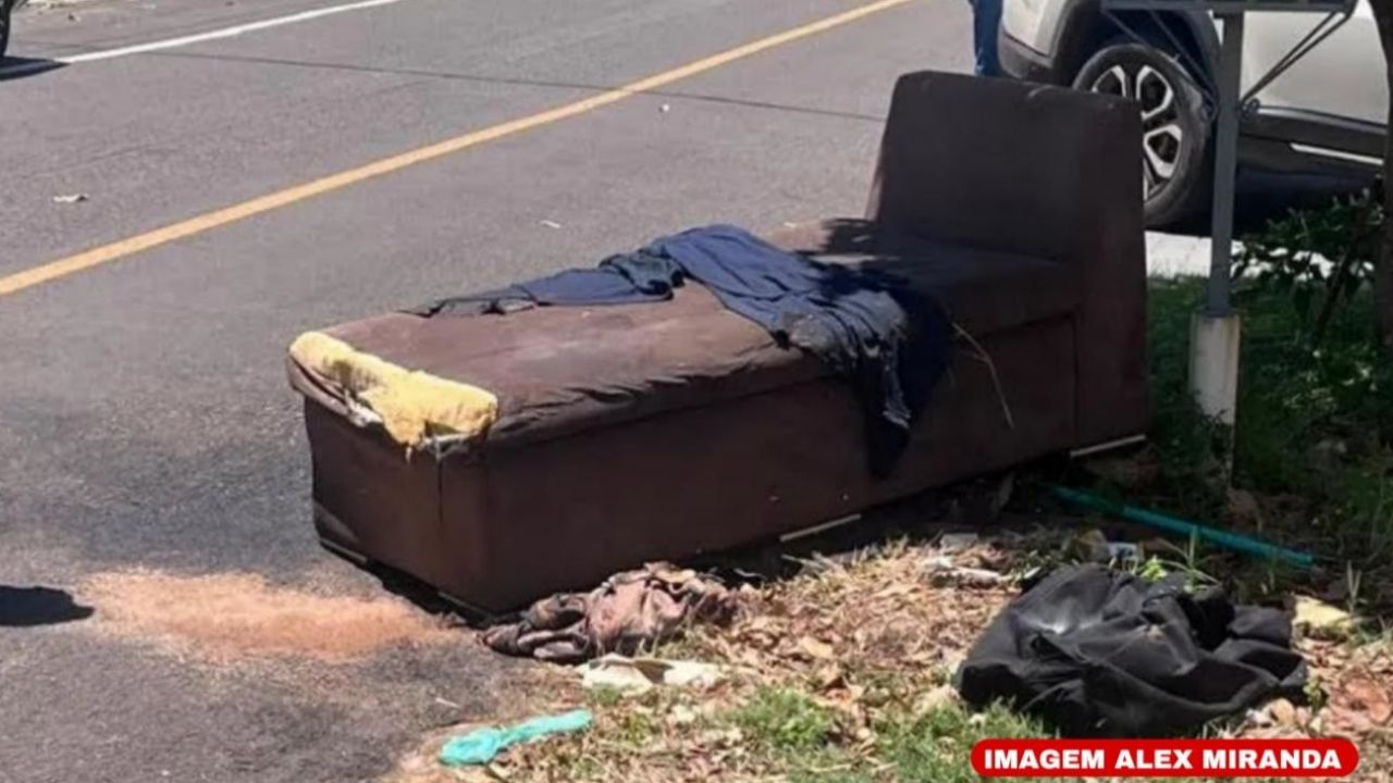 Homem é encontrado morto e amarrado dentro de sofá no Noroeste do Paraná