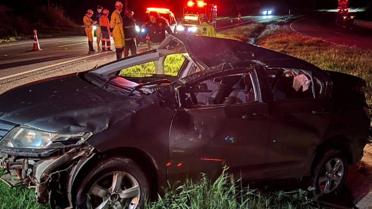 Capotamento na BR-163 deixa homem morto e mulher ferida em Capitão Leônidas Marques