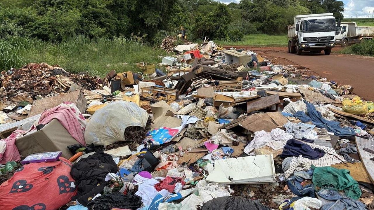 Ação integrada remove 15 caçambas de lixo descartado irregularmente na Linha Bonita