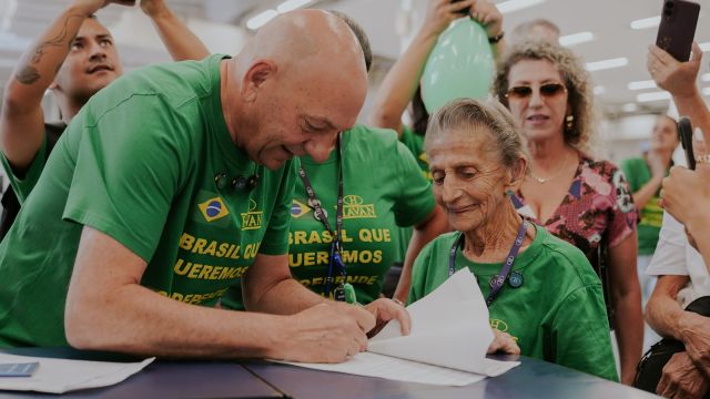 Imagem referente a notícia: Aos 91 anos, moradora de Blumenau inicia novo trabalho na Havan após vídeo viral nas redes sociais