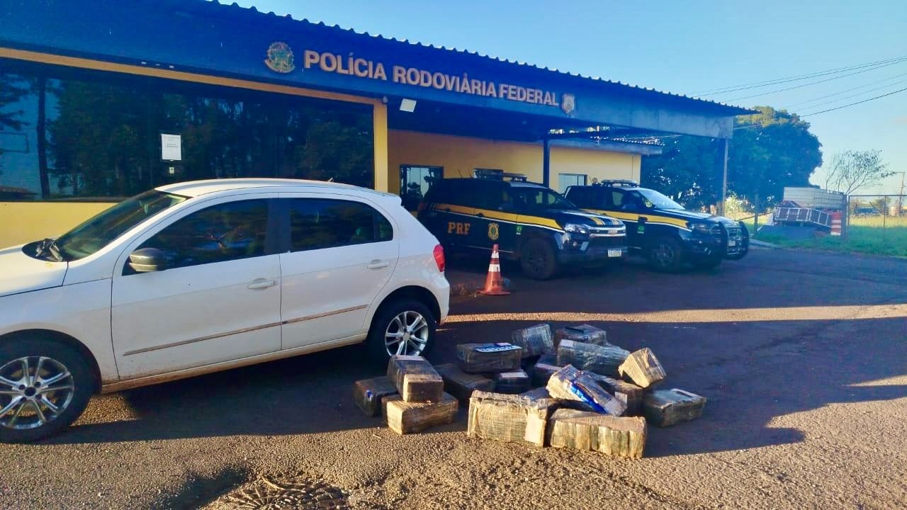 PRF apreende veículo roubado com 300 quilos de maconha na BR-369, no oeste do Paraná