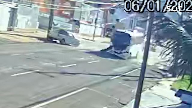 Imagem referente a notícia: Câmera flagra colisão grave no Centro de Cascavel que resulta em morte de jardineiro