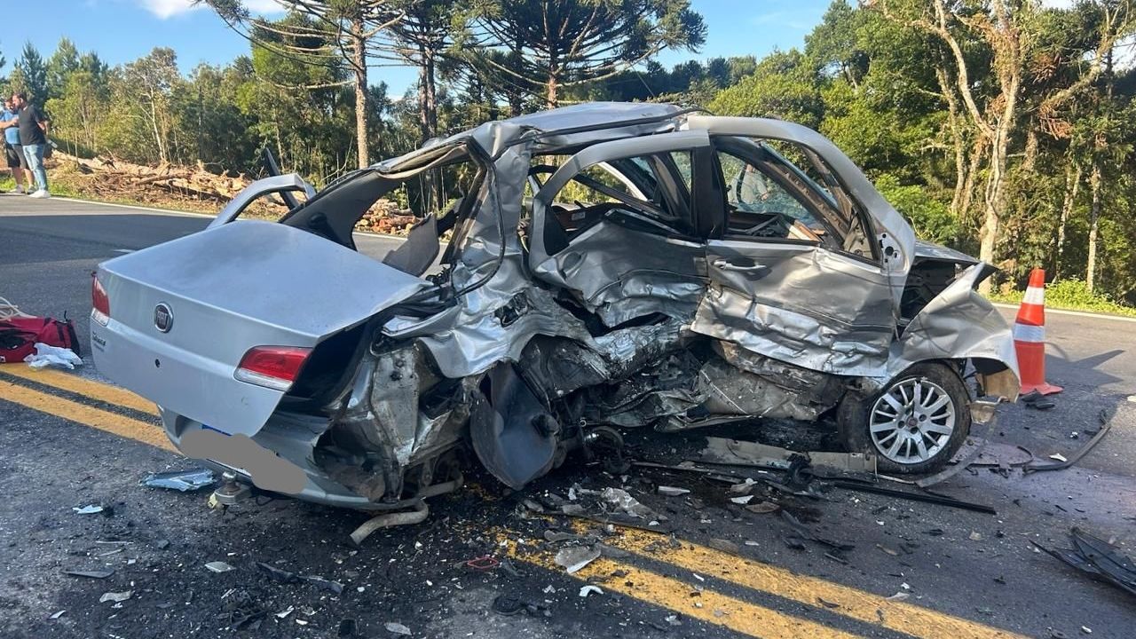 Colisão frontal deixa cinco feridos graves e interdita rodovia BR-277 por duas horas em Palmeira